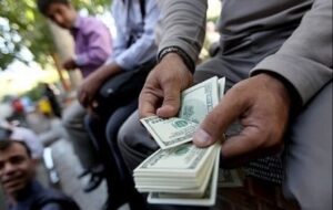 خالی کردن جیب کردم به اسم بازار فردایی / دلالان از بازار دست نمی کشند خالی کردن جیب کردم به اسم بازار فردایی / دلالان از بازار دست نمی کشند
