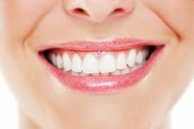 ۷ روش‌ خانگی برای سفید کردن دندان