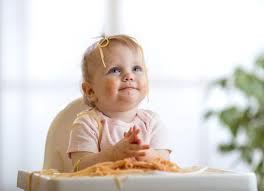 ۱۱ غذایی که نوزاد زیر ۱ سال نباید بخورد!