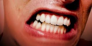 علت دندان قروچه در خواب و راههای درمان آن