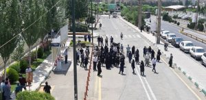 تحصن سراسری واحدهای دانشگاه آزاد در واکنش به سوءمدیریت محمد مهدی طهرانچی 9 تحصن سراسری واحدهای دانشگاه آزاد در واکنش به سومدیریت محمد مهدی طهرانچی 10