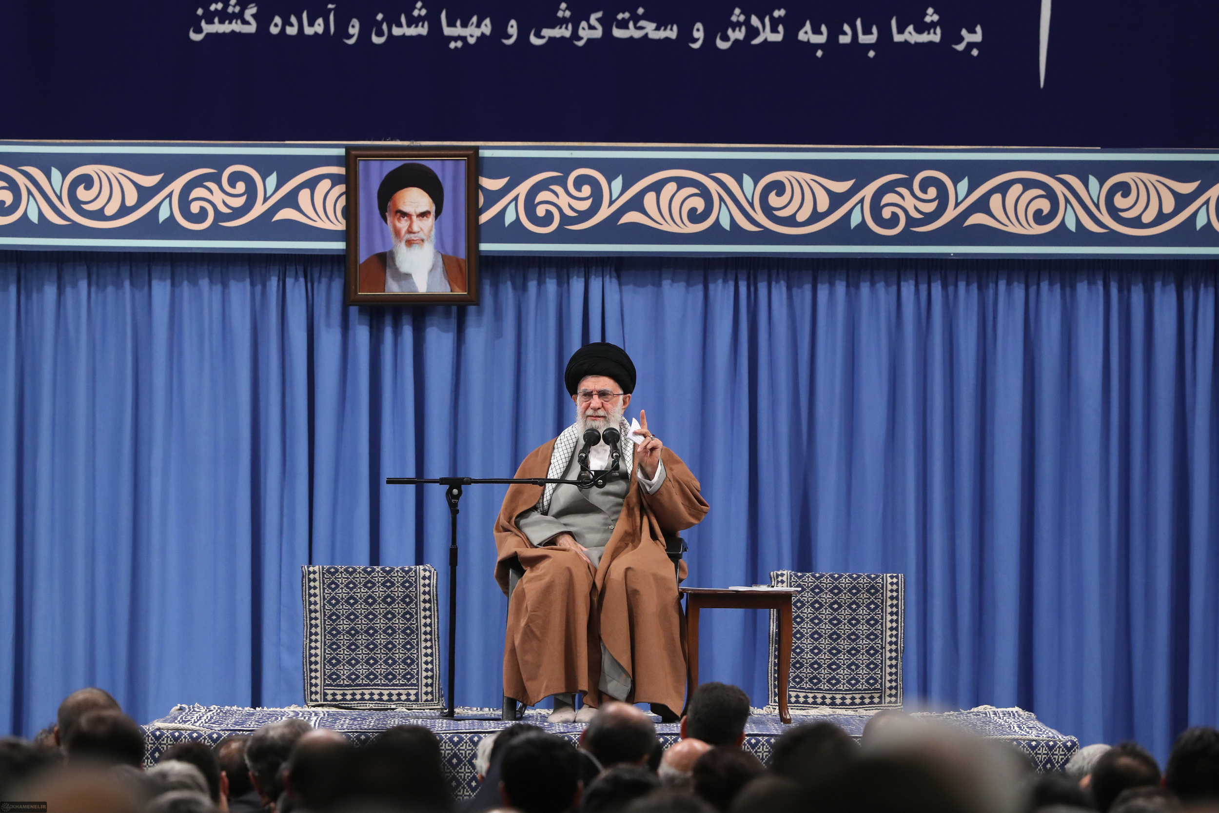 دیدار جمعی از تولیدکنندگان با رهبر معظم انقلاب