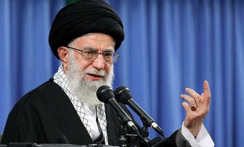رهبر انقلاب: همگی کمک کنیم که برنامه اقتصادی دولت به نتیجه برسد