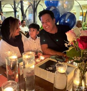 جشن تولد ۴۴ سالگی حامد آهنگی در کنار همسر و فرزندش عکس 1