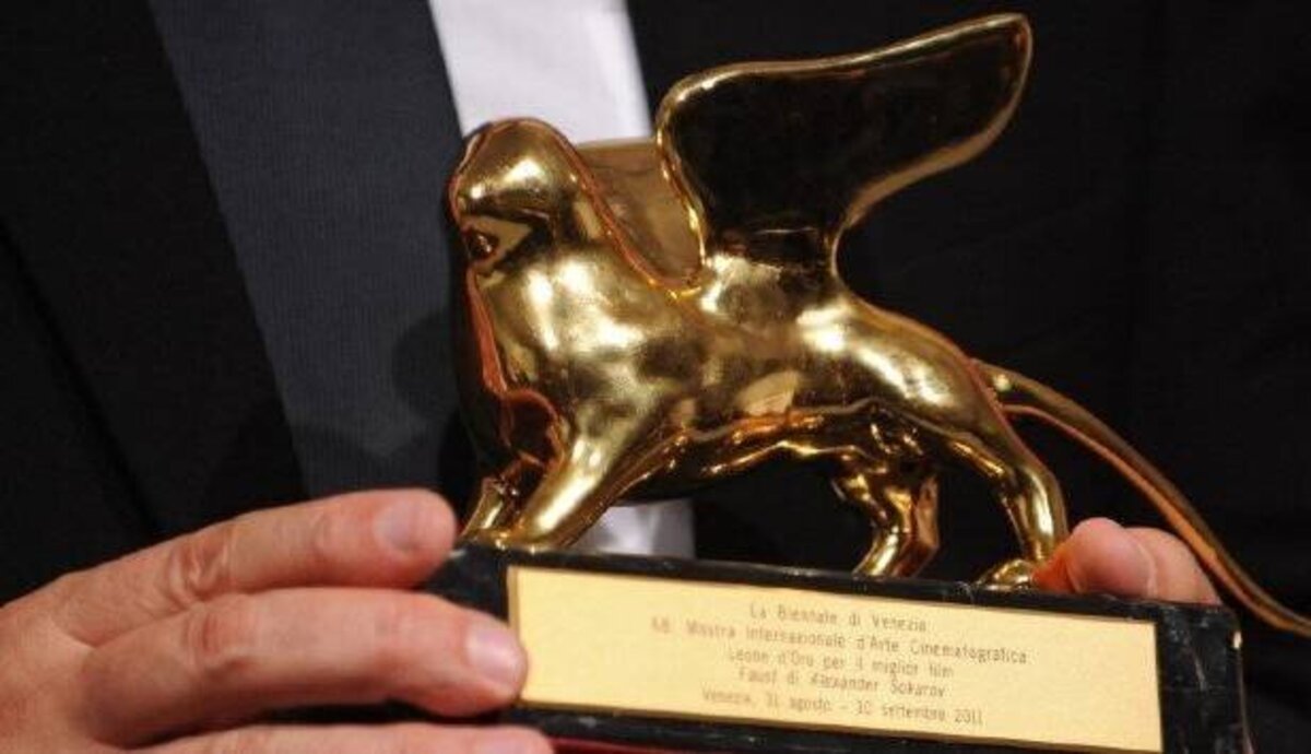 برگزیدگان جشنواره ونیز معرفی شدند | شیر طلا به «همه زیبایی و خونریزی» رسید
