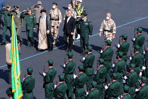 تجدید بیعت فرماندهان نیروهای مسلح با فرمانده معظم کل قوا