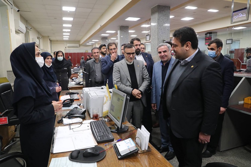سرپرست بانک ملی ایران در بازدید از صرافی ملی و شعبه مستقل فردوسی