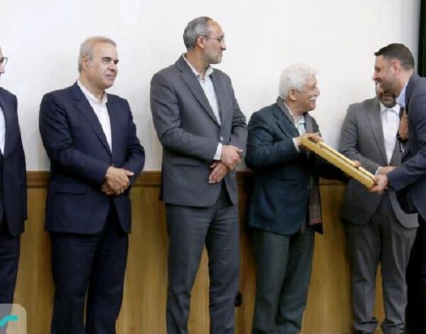 روابط عمومی بیمه سینا در جمع برترین های صنعت بیمه