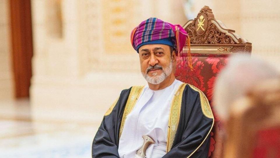 صحنه عجیب از حضور یک زن در دیدار با سلطان عمان در تهران+ عکس