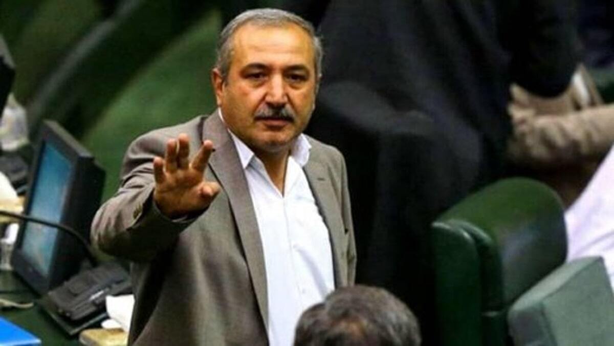 زمان عضویت علی‌آبادی در هیأت علمی دانشگاه‌ها با سال اخذ مدرک لیسانس همخوانی ندارد