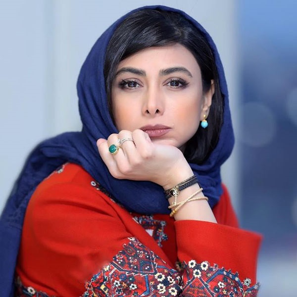توهین عجیب یک روزنامه به آزاده صمدی به دلیل حجاب+ عکس