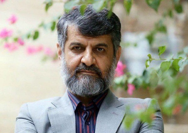 خبرنگار معروف سر مزار مهسا امینی چه می کند؟+ عکس