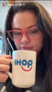 selena 64ba3fb0a4b94
