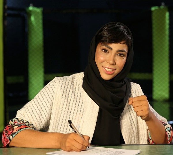سهیلا منصوریان پشت فرمان خودروی فوق لاکچری اش+ عکس