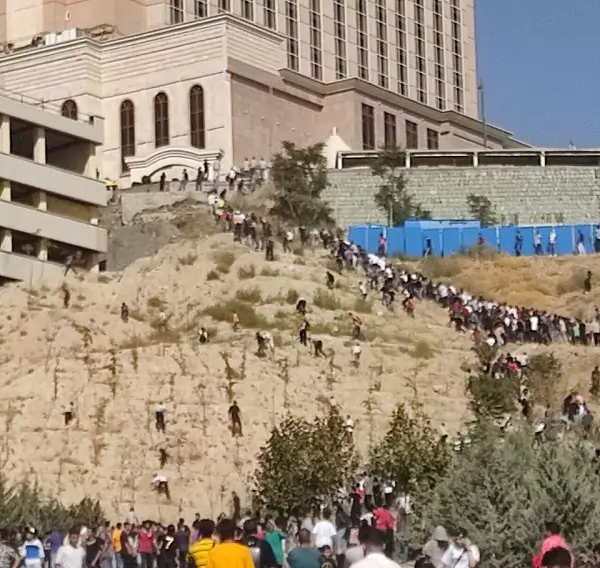 به مردمی که به عشق رونالدو تپه‌نوردی کردند، فحش ندهید!