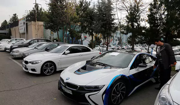 رژه خودروهای میلیاردی با رنگ خاص در تهران!