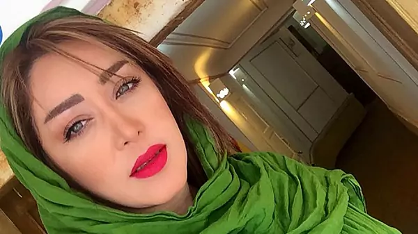 سلفی جذاب سارا منجزی‌پور+ عکس