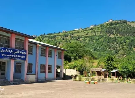 خاطره بازی با مدرسه ای که همه در آن درس خوانده اند+ ویدیو