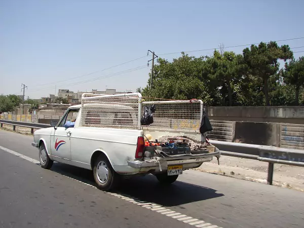 نوشته عجیب پشت یک وانت+ عکس