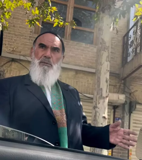 ذوق جالبِ جوان ایرانی از دیدن بدلِ امام خمینی در خیابان