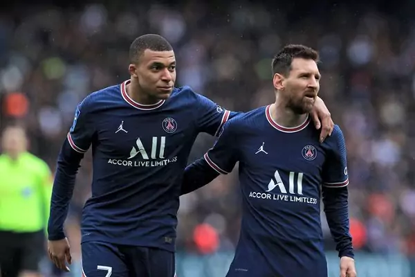 این عکس مهر تاییدی بر قهر دوستاره فوتبال جهان است!