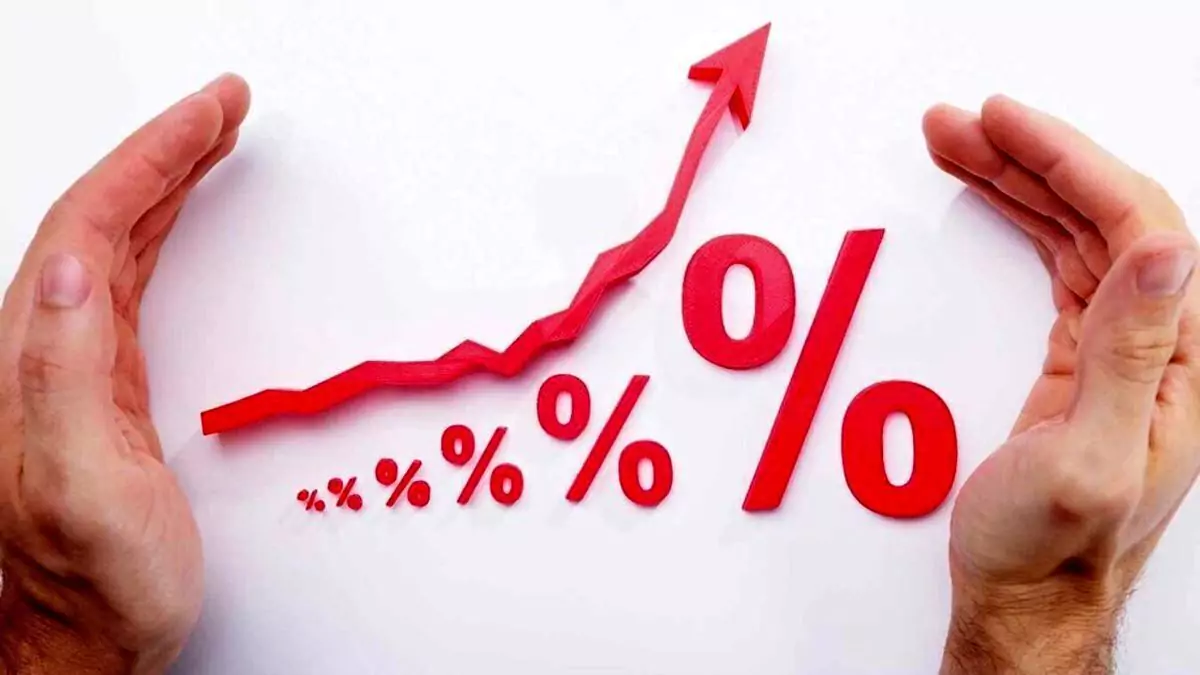 جامعه بین دو سنگ آسیاب تورم و مالیات قرار دارد