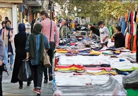 نوشته تلخی که یک دستفروش پای بساطش گذاشت+ عکس