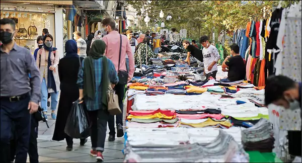 نوشته تلخی که یک دستفروش پای بساطش گذاشت+ عکس