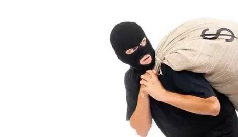 لحظه سرقت ناکام از یک طلافروشی در مشهد+ ویدیو