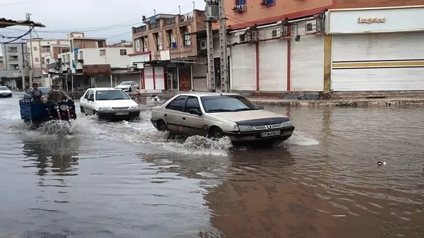 اقدام خبرساز و جالب مردم خوزستان در سیلاب+ ویدیو