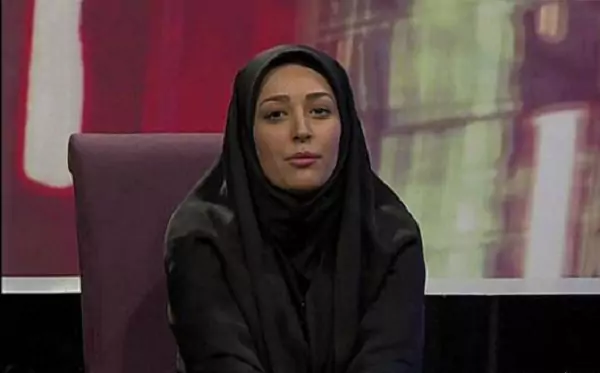مجری صدا و سیما حجاب از سر برداشت+ عکس