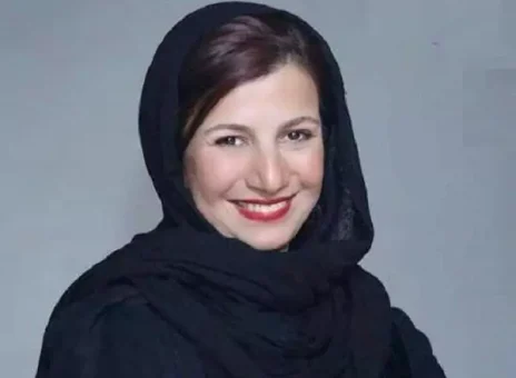 تصویری زیر خاکی از لیلی رشیدی در آغوش پدر