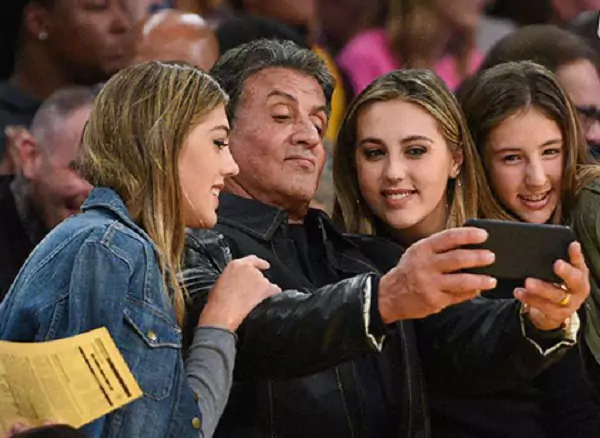 برنامه دفاع شخصی ستاره محبوب هالیوود برای دخترانش!