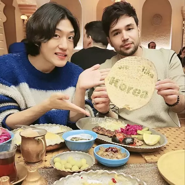 گشت و گذار خواننده کره ای در ایران+ ویدیو