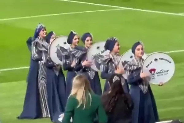 دف نوازی زنان در قطر همچنان نقل محافل است!+ عکس
