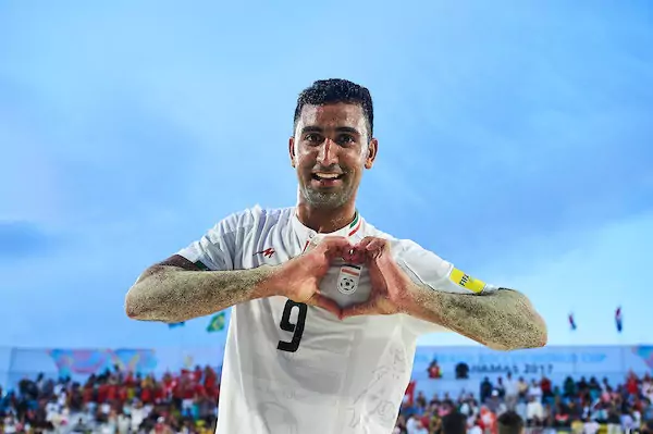 قیچی برگردان بچه های تیم ملی ساحلی دل مردم را شاد کرد+ ویدیو