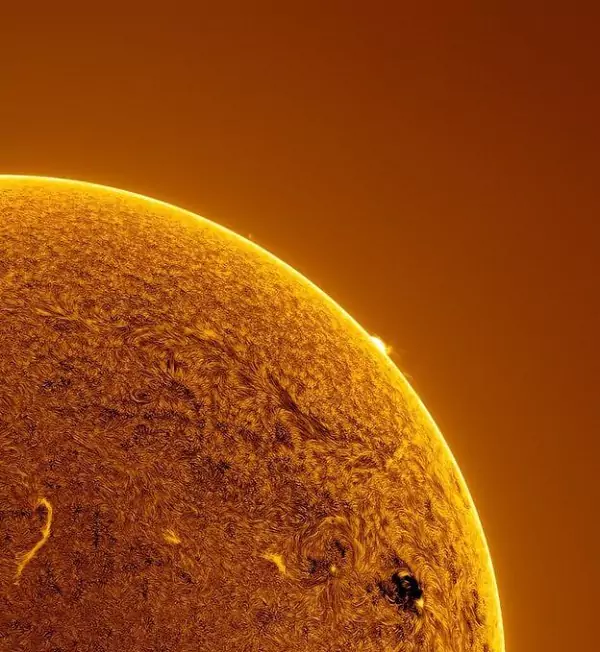 تصاویری عجیب و غریب که یک عکاس از خورشید ثبت کرد!