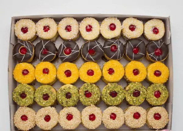 دعوا بر سر نخواستن شیرینی معروف عید!