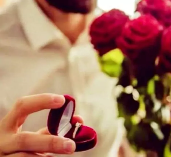 خواستگاری متفاوت این جوان در فضای مجازی وایرال شد+ ویدیو