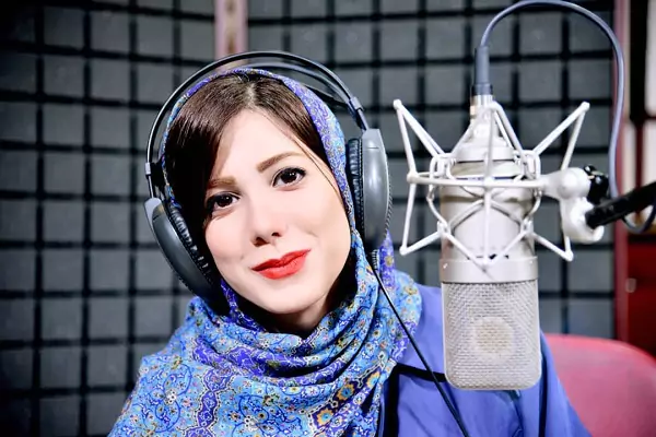 مثال عجیب و غریب خانوم مجری در برنامه اینترنتی سوژه کاربران شد+ ویدیو