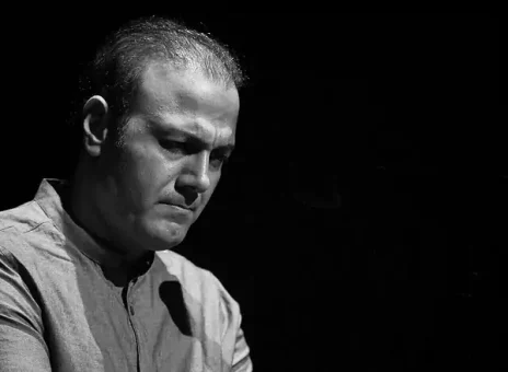 گرد پیری بر چهره علیرضا قربانی بعد از فوت همسرش+ ویدیو