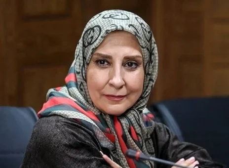 تصویری از بازیگر دوست داشتنی با لباس عیدش در خیابان های تهران