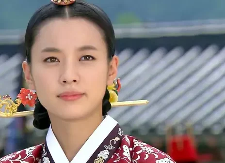 دیدار صمیمی دونگی با معلم دبستانش+ عکس