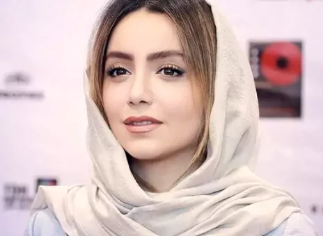 تیپ شاد نازنین بیاتی در یک مراسم+ عکس