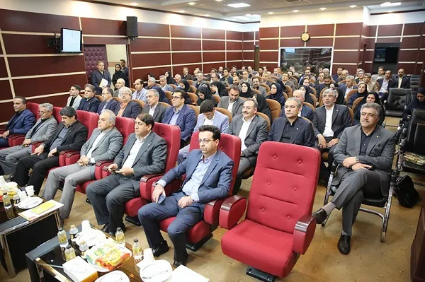 برگزاری نشست تخصصی بررسی موانع و ارائه راهکارهای توسعه خدمات بخش ارز بازرگانی شعب تهران با حضور مدیران ارشد بانک