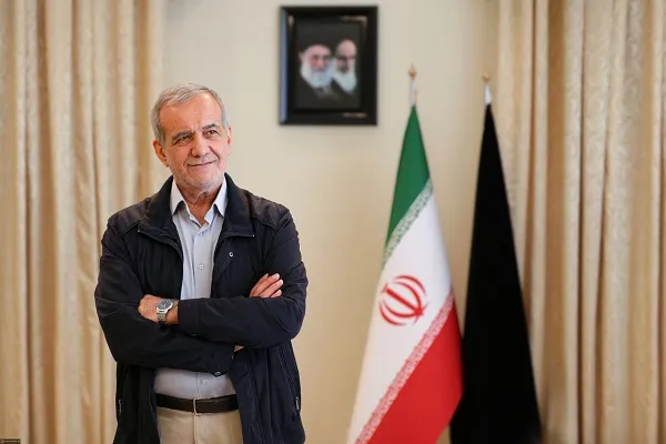 حضور فرزندان پزشکیان و شهید سلیمانی در مراسم تنفیذ چهاردهم+ عکس
