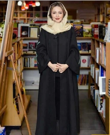 عکسی زیبا از مانتوی شیلا خداداد با طرح خاص و زیبا 1 شیلا خداداد