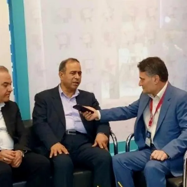 بازدید دبیرکل سندیکای بیمه‌گران ایران از غرفه بیمه دی در نمایشگاه صنعت مالی