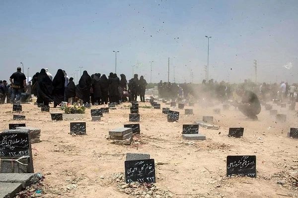 انتقاد جدی خانواده های متوفیان از حضور دلالان در اطراف مجتمع عروجیان