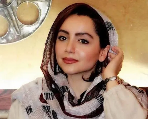  نازنین بیاتی
